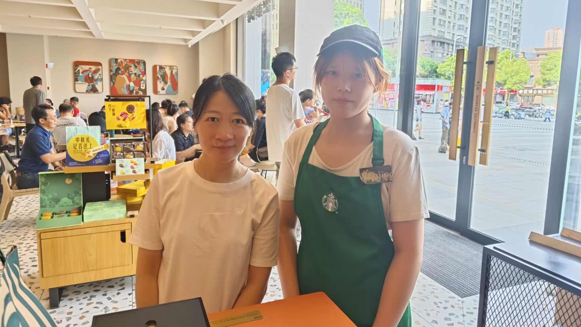 经济与管理系走访看望星巴克实习学子
