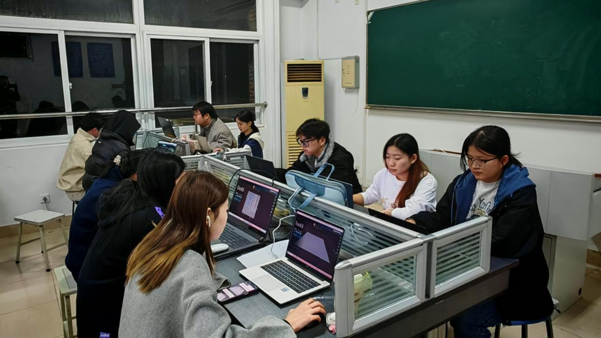 全力备赛全国大学生物流仿真设计大赛 以数智实战锤炼专业能力