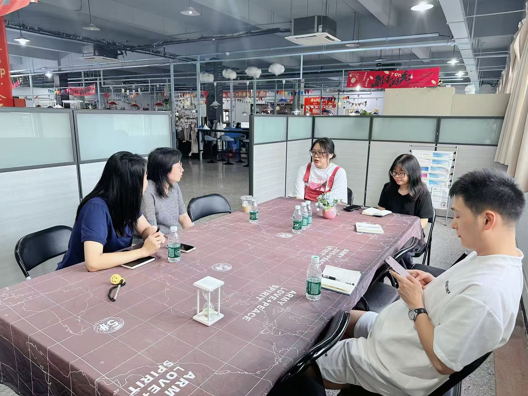 经济与管理系赴华瑞时尚集团开展调研走访
