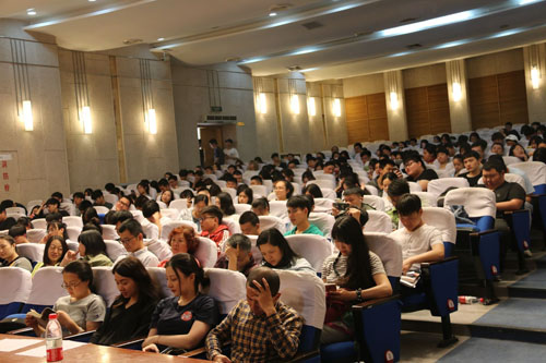 全体老师及学生参加大会.jpg 全体老师及学生参加大会.jpg