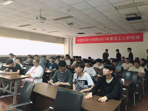学生参加入职培训_副本.jpg
