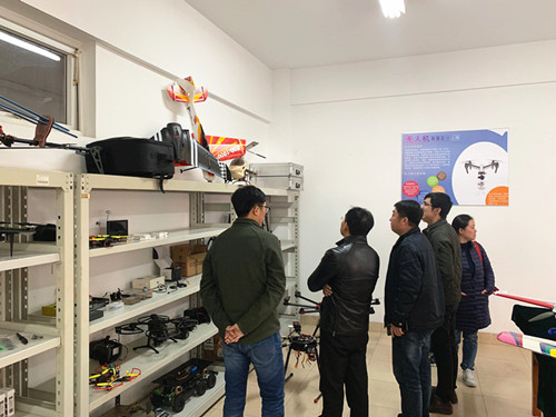 参观展览室_副本.jpg