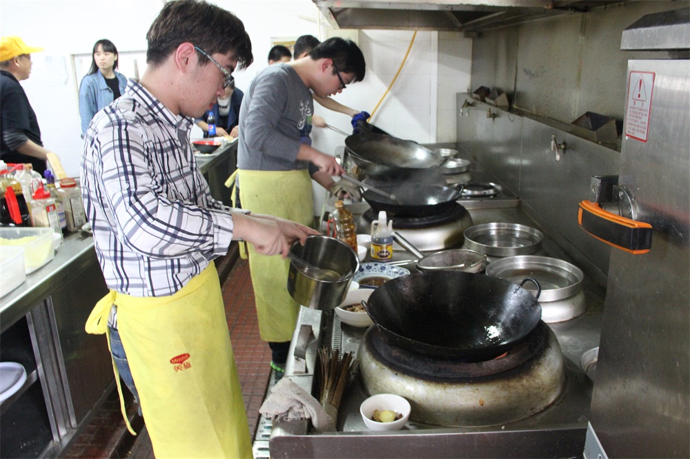 选手烹饪佳肴.jpg