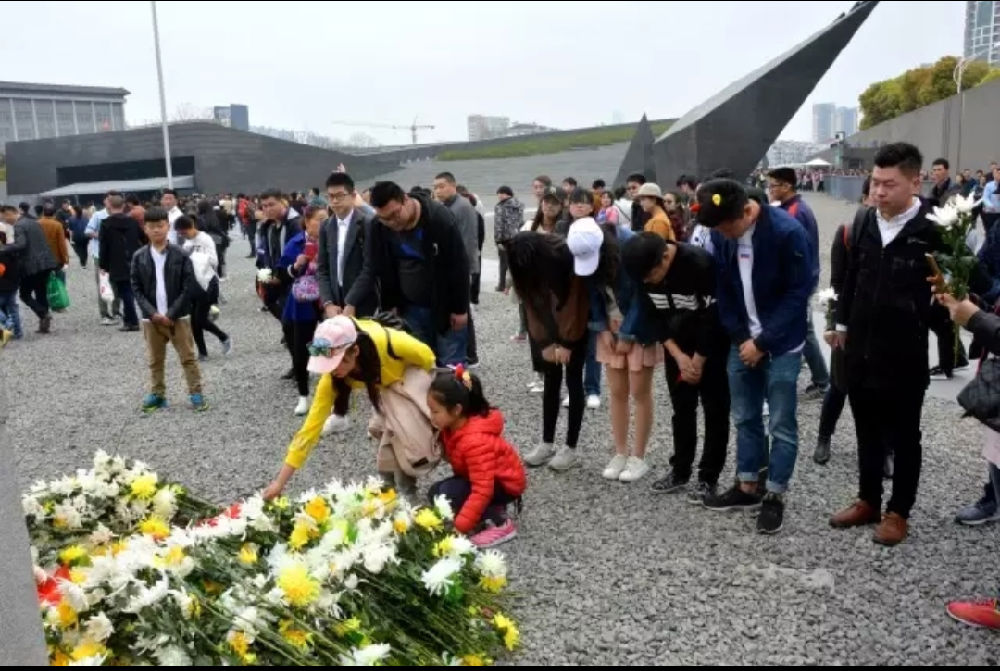 参观遇难同胞南京大屠杀纪念馆.png