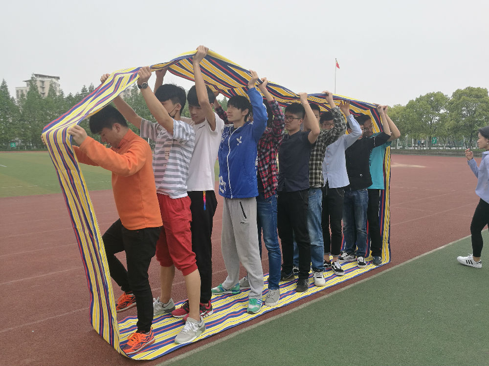 图一 团体心理训练活动.jpg
