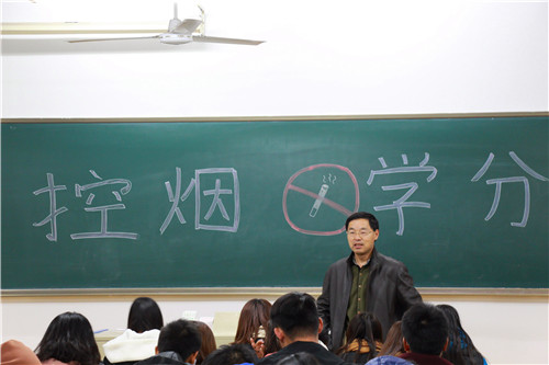 辅导员毕老师总结发言.jpg