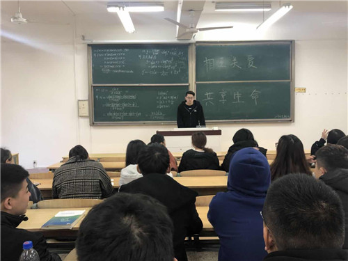 173701防艾主题班会.jpg
