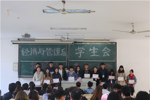 优秀志愿者获得者.jpg