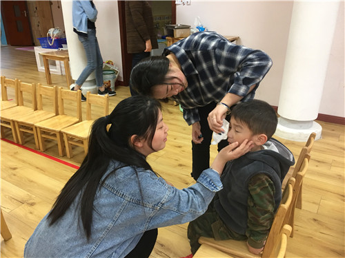 贝贝班的老师们.jpg