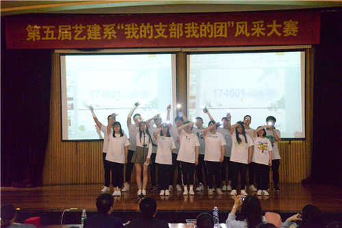 174601团支部合唱《平凡之路》 (2).jpg