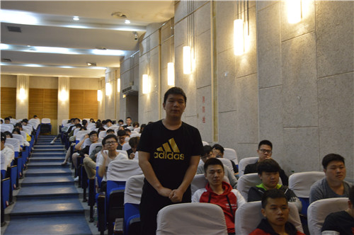 有创业意向的同学与陆天驰互动.jpg