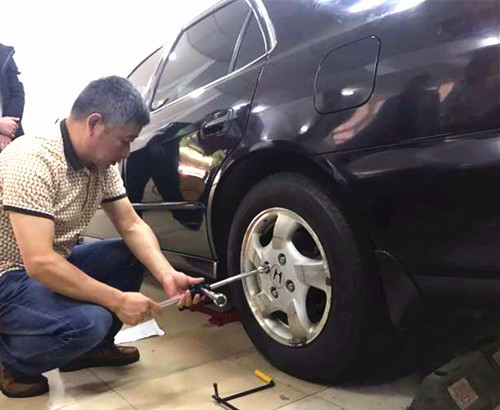 余老师演练拆装_副本.jpg