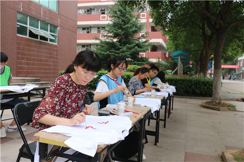花卉老师涂画.jpg