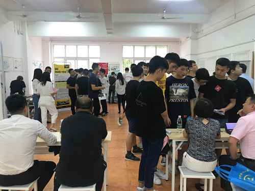 招聘会现场_副本.jpg