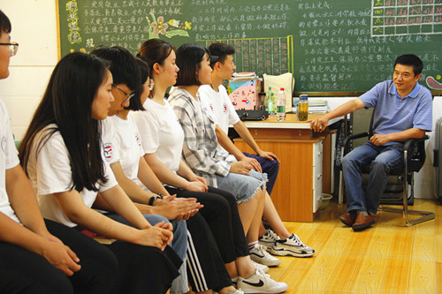 薛忠云副院长同支教学生座谈_副本.jpg