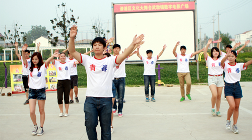 志愿者自编自导晚会.JPG